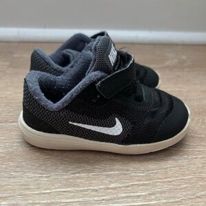 Nike recolution 3 toddler sneaker